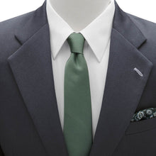 Load image into Gallery viewer, Game of Thrones Stark Direwolf Green Men's Tie
